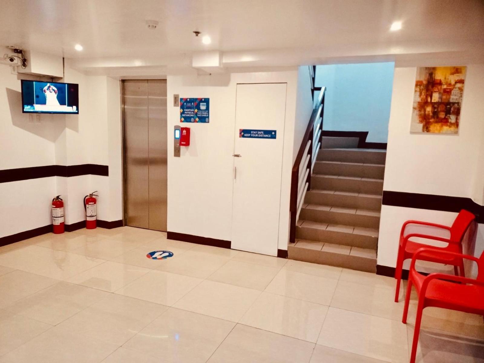 Oyo 888 City Stay Inns Fortview Bgc Pasig City Exteriör bild