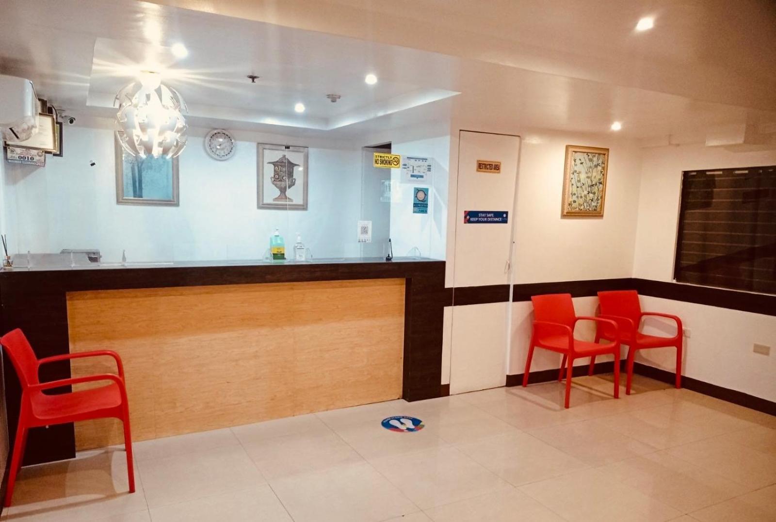 Oyo 888 City Stay Inns Fortview Bgc Pasig City Exteriör bild